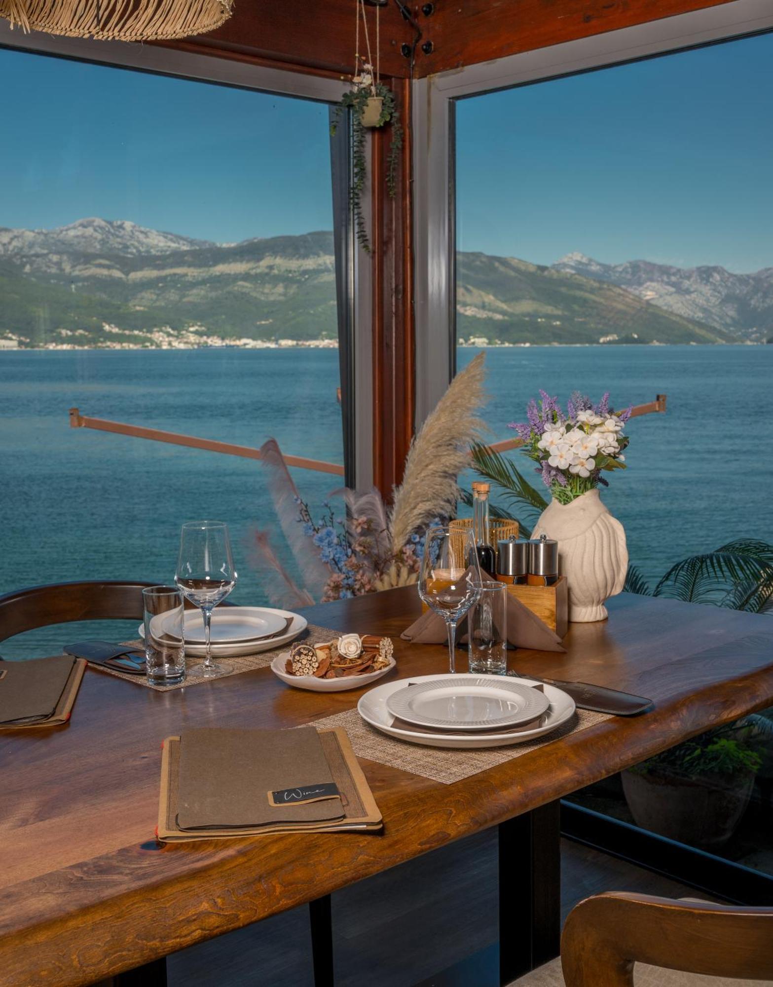 Luxury Sea Residence By Kristina Tivat Buitenkant foto